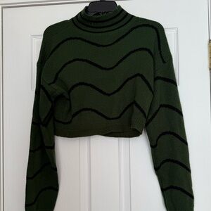 Green and Black Wave Turtleneck cropped Sweater